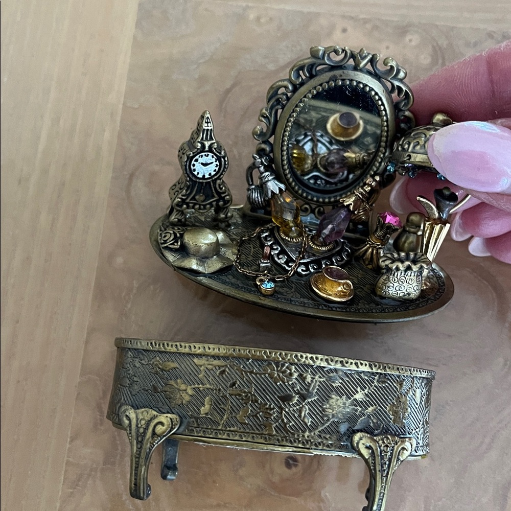 Vintage Christhomas Corp brass jewellery Vanity Trinket Box - Picture 3 of 4